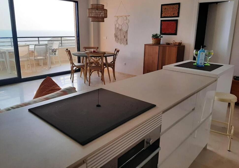 Top-Floor Beachfront Apartment With Parking, Pool, & Spacious Sea-View Balcony Villajoyosa  Exterior foto